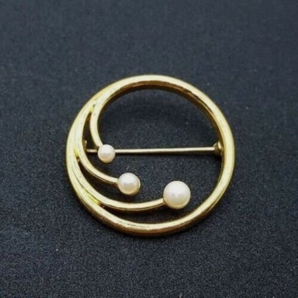 Monet Circle Pin with Three Simulated Pearls - Picture 8 of 10